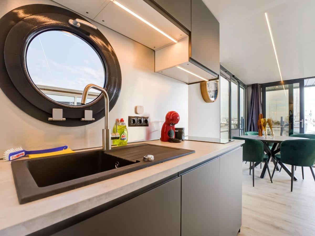 Отель Beautiful Houseboat In Marina Of Волендам Экстерьер фото